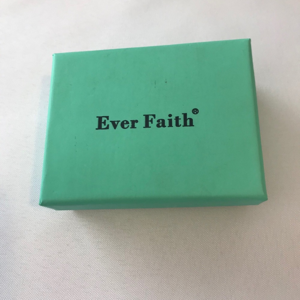 Ever Faith Brooch - Picture 5 of 5